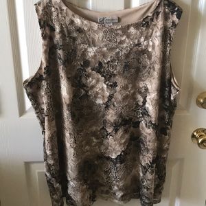 Sleeveless top. Plus size